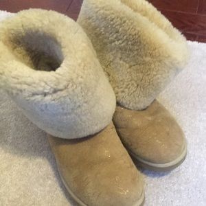 UGG classic tall boot in Fancy, size 9